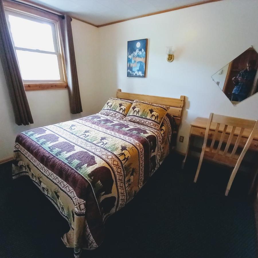 Lone Eagle Motel